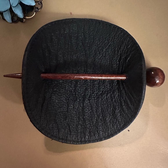 🦋 NWT Leather Hand tooled Hair Accessory - Picture 3 of 6